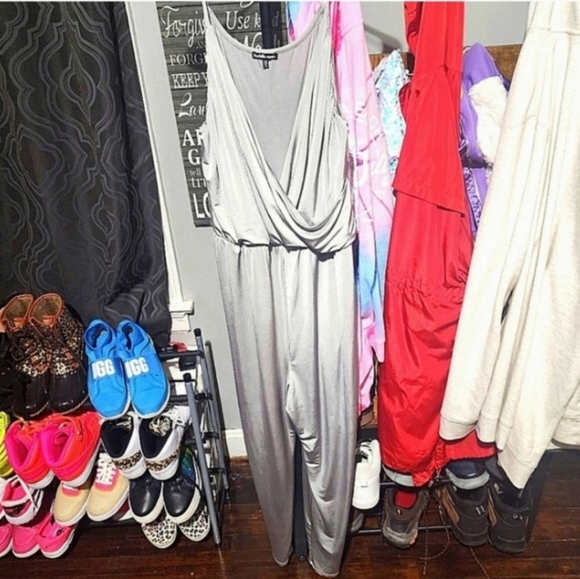 🍁🍂Nwot Charlotte russe silver satin jumpsuit 2x - Picture 5 of 6